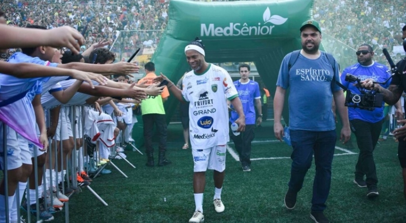 Torcedores de clubes amazonenses terão desconto para jogo com Ronaldinho em Manaus