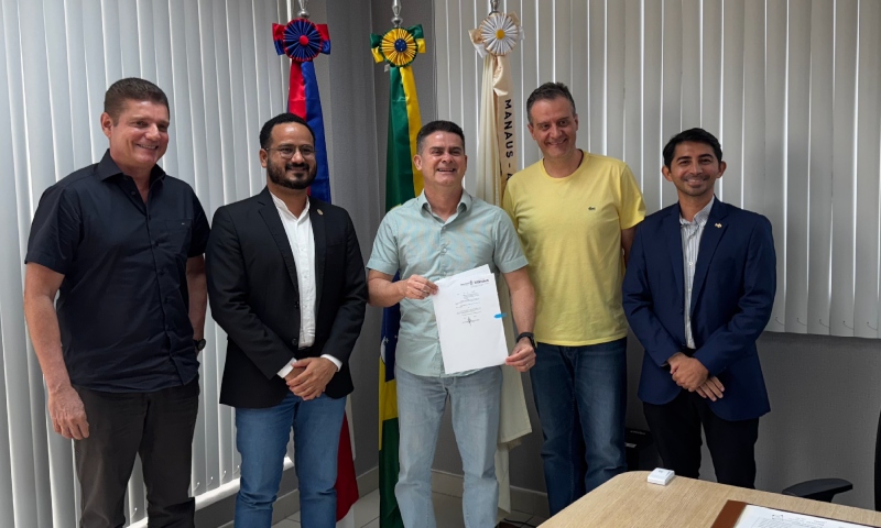 Prefeito David Almeida sanciona lei que institui o Dia Municipal do Farmacêutico em Manaus