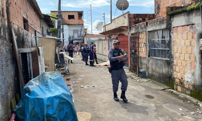 Urgente: homem é assassinado a facadas pelo próprio irmão no Japiim; veja vídeo