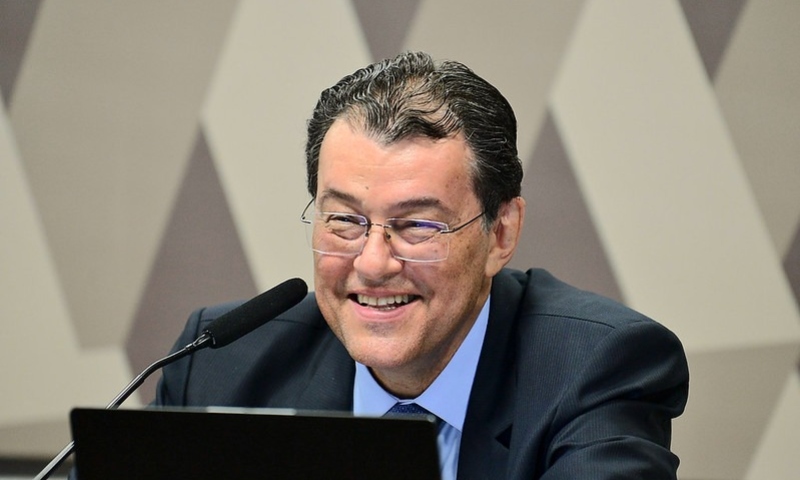 Eduardo Braga celebra inclusão dos aeroportos de Parintins, Itacoatiara e Barcelos em programa federal de modernização