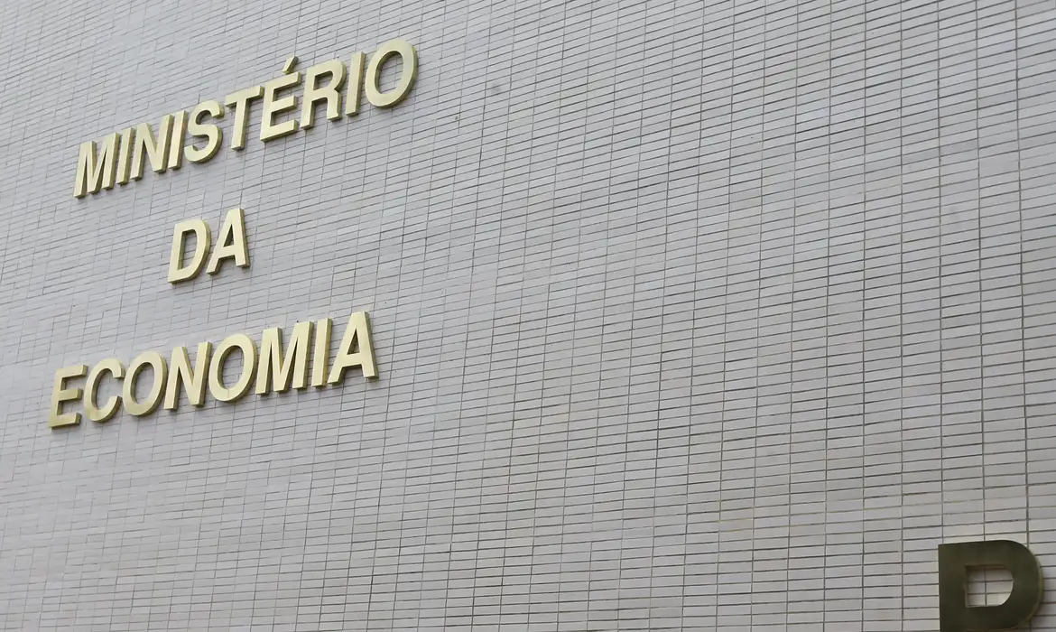 MP alternativa a IOF prevê R$ 4,28 bi de corte de gastos em 2025