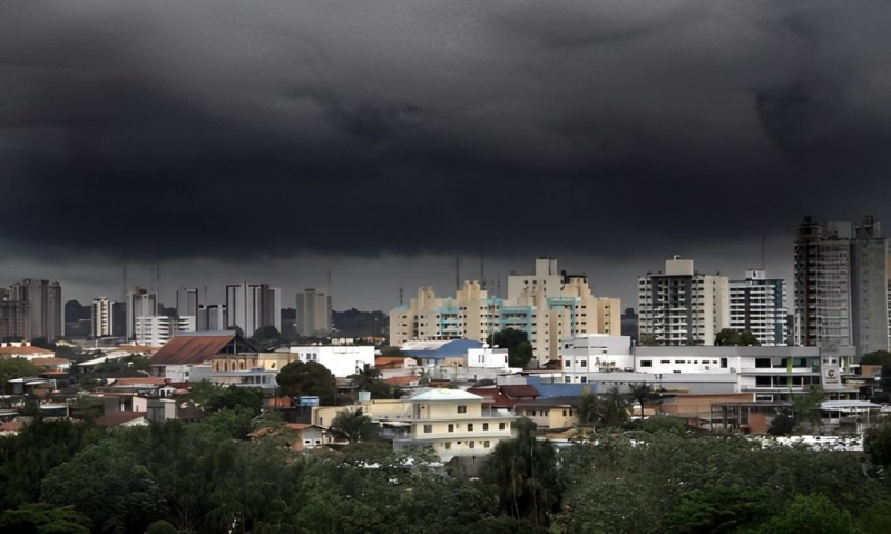 Forte chuva deve atingir Manaus neste sábado (11), alerta Defesa Civil