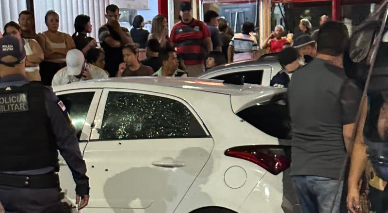 Homem é metralhado na frente da própria esposa na Cachoeirinha; veja vídeos