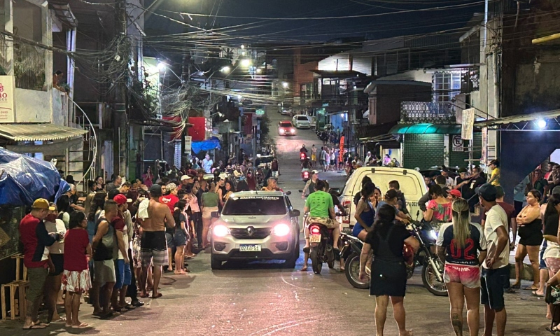 Dois homens são assassinados em frente a sorveteria no bairro Compensa; veja vídeos