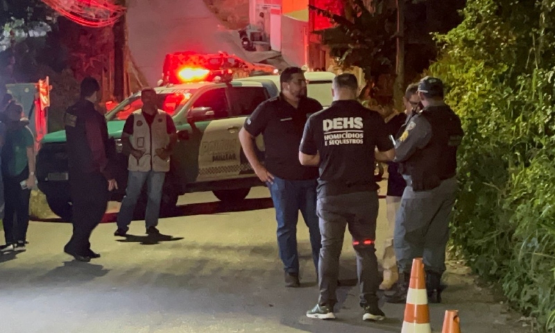 Morte e mistério: homem é assassinado a caminho de casa, no bairro Colônia Terra Nova; veja vídeos