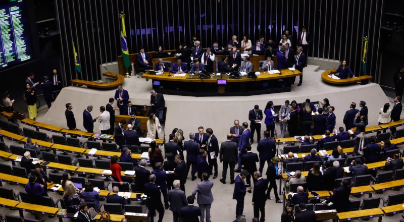 Congresso aprova uso de emendas para pagar salários de profissionais da Saúde