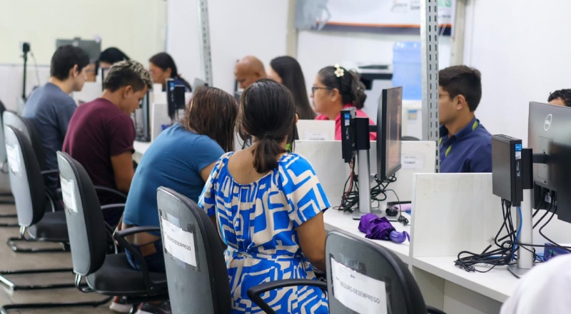 Jovem aprendiz, churrasqueiro e gerente: 259 vagas de emprego estão disponíveis em Manaus; confira