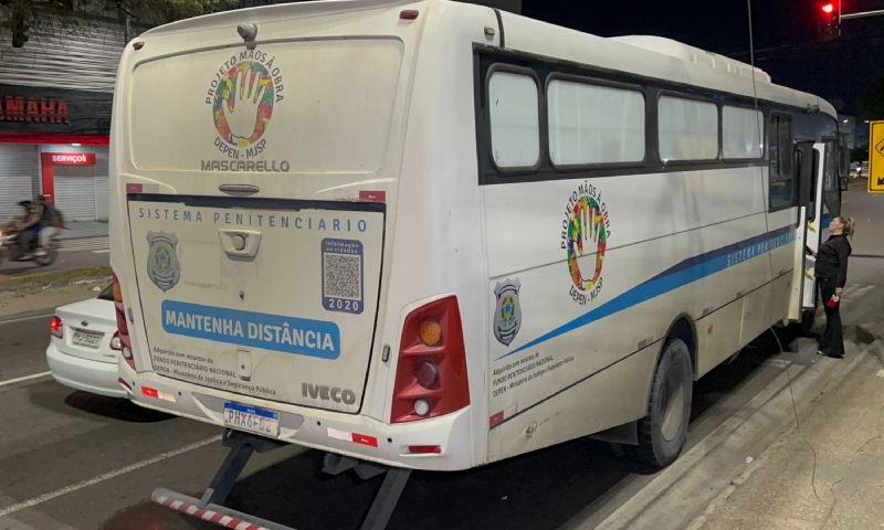 Após morte de detento em cadeia, 20 presos são ouvidos em delegacia de Manaus; veja vídeo