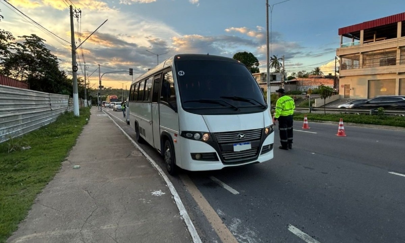 Prefeitura de Manaus intercepta motorista reincidente e apreende quatro veículos na operação ‘Transporte Legal’