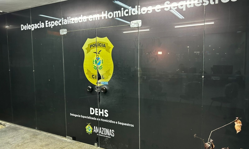 Homem é preso em Manaus acusado de esconder o cadáver da própria mãe; veja vídeo