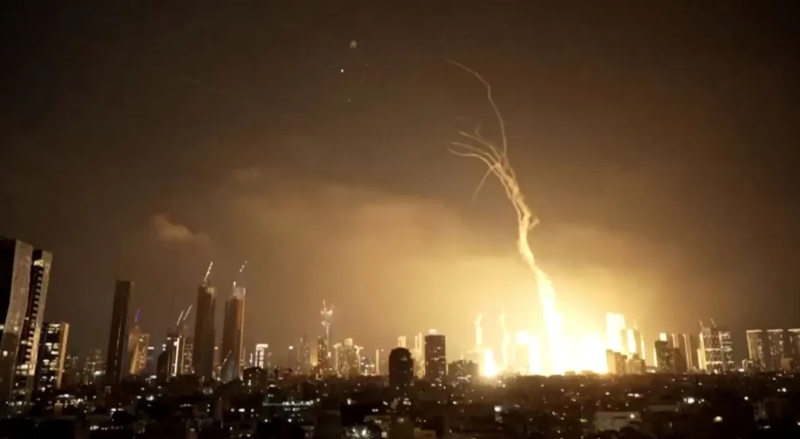 Israel e Irã entram na segunda semana de conflito com ataques aéreos; veja vídeos