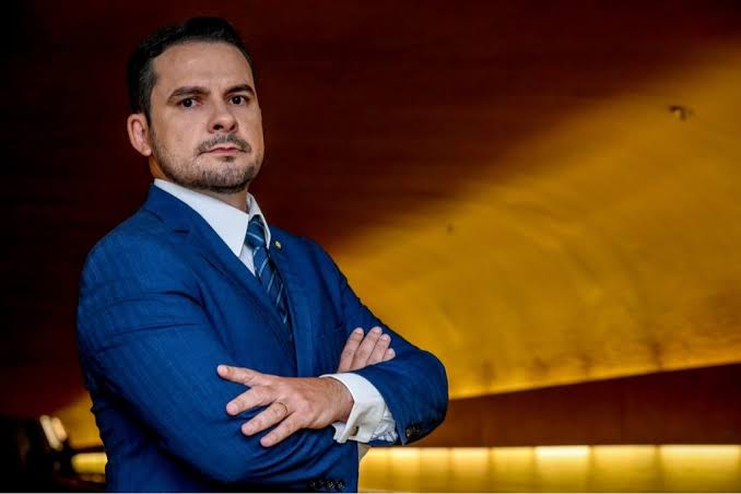 Alberto Neto pode ter o mesmo destino de Menezes no cenário político amazonense; entenda