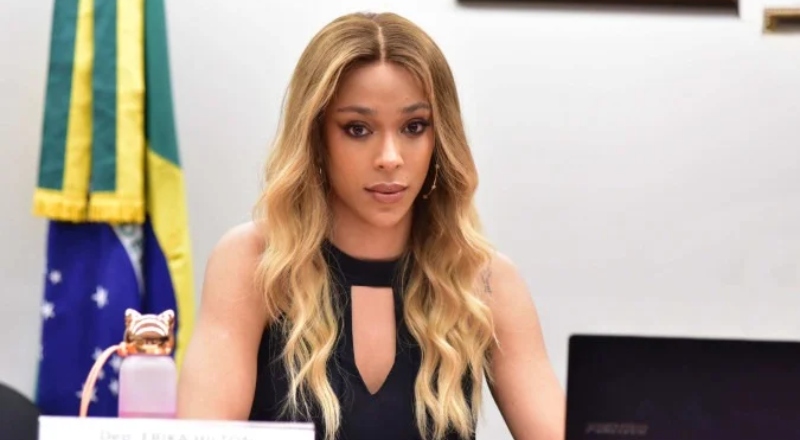 Deputada Erika Hilton emprega maquiadores em seu gabinete na Câmara