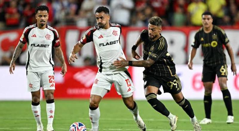 Flamengo empata com Los Angeles e avança em 1º no Grupo D do Mundial