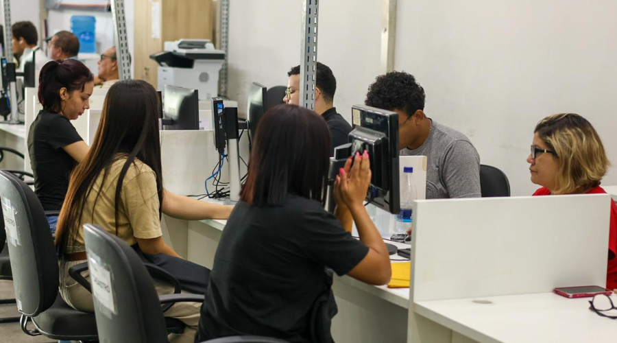 Fonoaudióloga, recepcionista e vendedor: 207 vagas de emprego estão disponíveis nesta quinta-feira (26), em Manaus