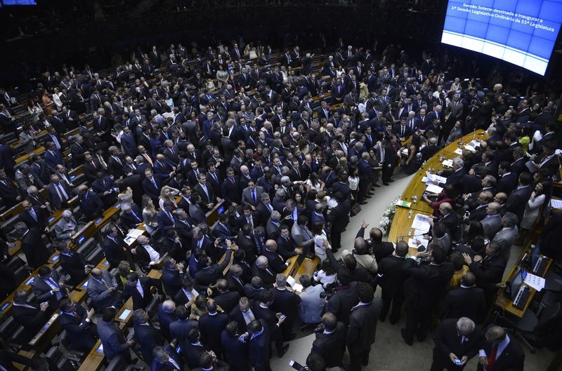 Virou farra: aumento de 18 cadeiras para deputados federais vai custar mais R$ 95 milhões por ano aos cofres públicos