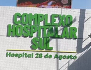 Idosa que infartou há três dias espera leito em corredor do 28 de Agosto e família denuncia negligência; veja vídeo