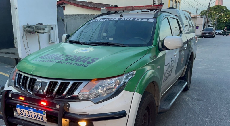 Homem é encontrado morto em telhado de salão de beleza em Manaus; veja vídeos