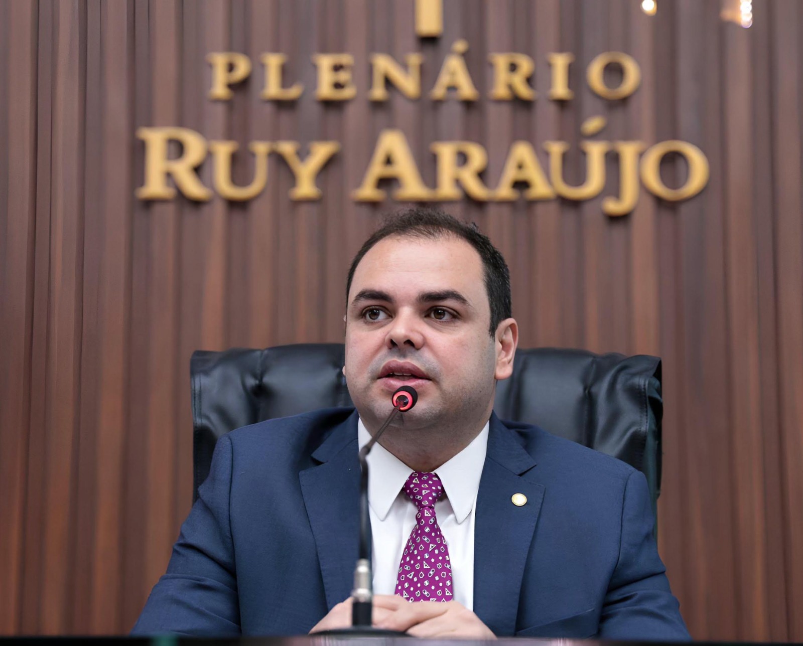 ALEAM gasta mais de R$ 1 milhão por mês de dinheiro público com empresa de táxi aéreo