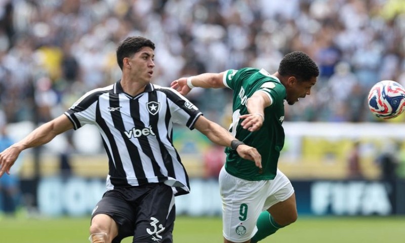 Palmeiras vence o Botafogo na prorrogação e avança às quartas do Mundial de Clubes