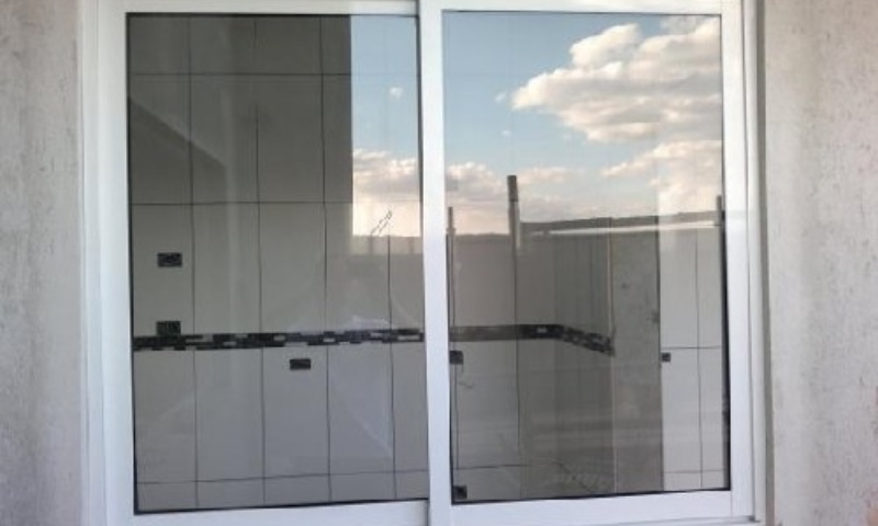 Criança morre após cair de janela de prédio em SP