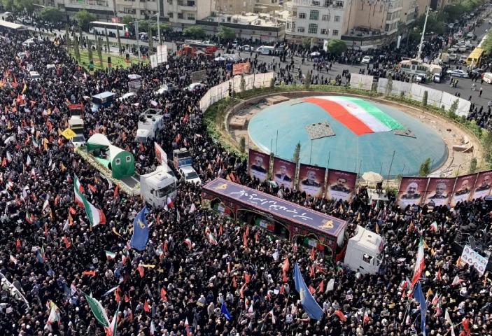 Autoridade iraniana dada como morta participa de evento em Teerã; veja