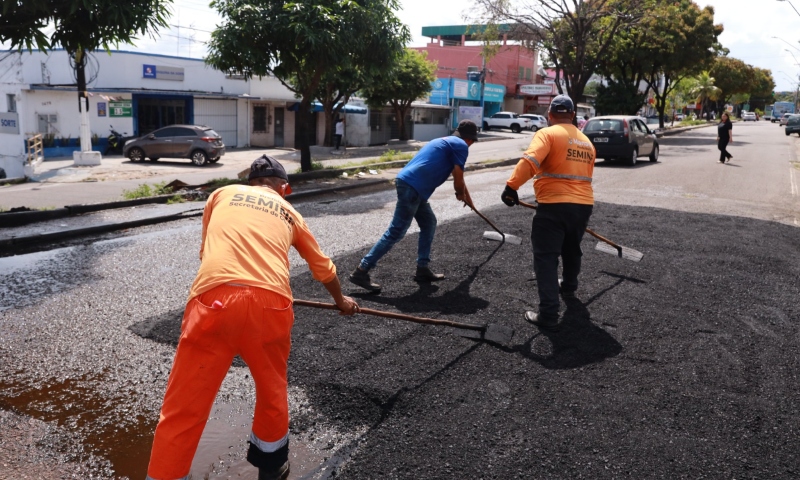 Prefeitura de Manaus intensifica obras e leva asfalto para o bairro Cachoeirinha