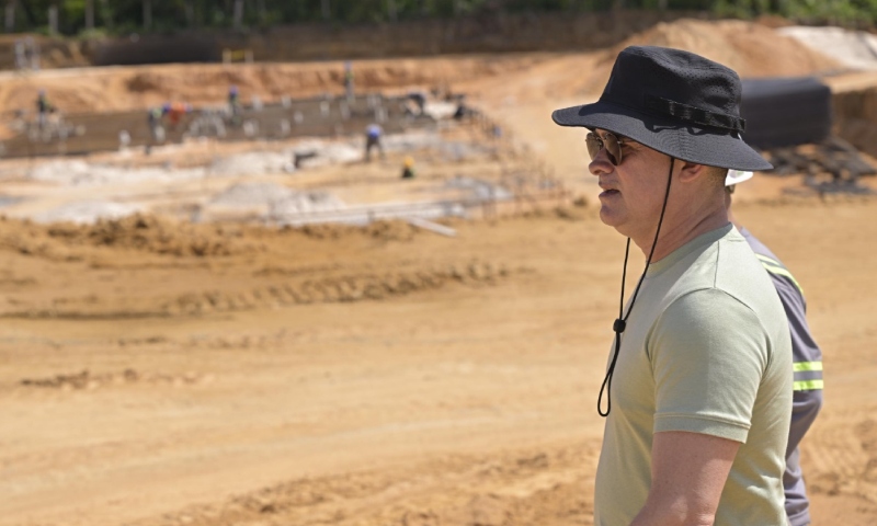Prefeito David Almeida vistoria avanço das obras de novo conjunto habitacional na zona Oeste de Manaus