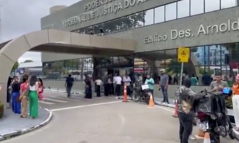 Tremor é sentindo no TJAM e prédio é evacuado às pressas em Manaus; veja vídeo