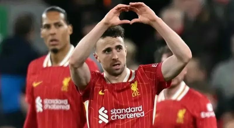 Diogo Jota, atacante do Liverpool, morre em acidente de carro