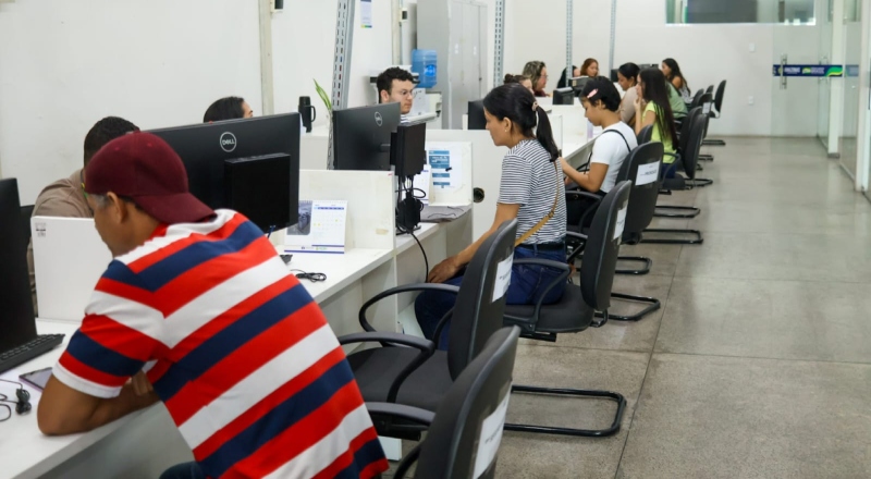 Garçom, motorista e caixa: 236 vagas de emprego estão disponíveis em Manaus nesta quinta-feira (3); confira