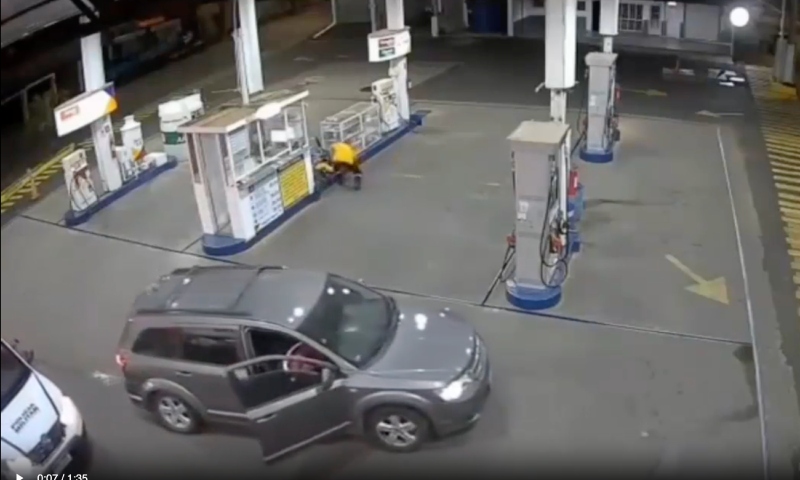 Pânico e tiroteio: vídeo mostra momento em que cinco bandidos morrem em confronto com a PM; veja