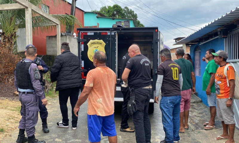 Homem é encontrado morto pela própria mãe após noite de bebedeira com amigos, em Manaus; veja vídeo