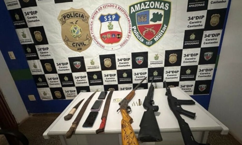 Jovem de 19 anos que colocou fogo na casa do vizinho é preso com arsenal de armas em Careiro Castanho; veja