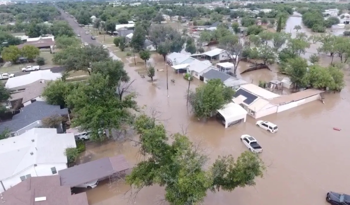 Enchentes repentinas deixam pelo menos 27 mortos no Texas