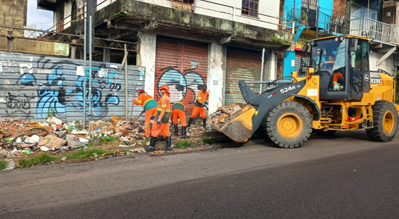 Força-tarefa da Prefeitura desarticula 35 lixeiras irregulares no segundo dia de operação em Manaus