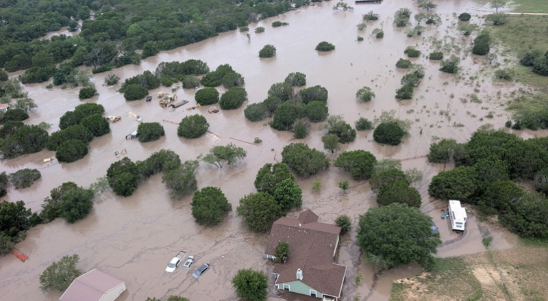 Buscas por 27 meninas desaparecidas após enchente no Texas seguem neste domingo (6)