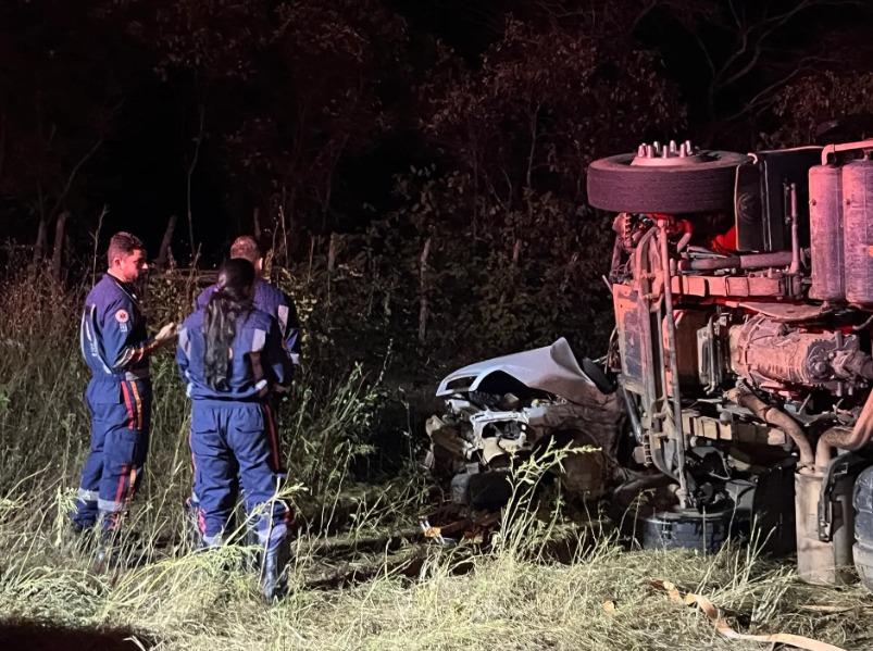 Tr4gédia: seis pessoas da mesma família m0rrem em acidente e c0rpos são retirados em meio às ferragens; veja vídeo