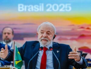 “IA não pode ficar na mão de bilionários”, diz Lula durante cúpula no Brics