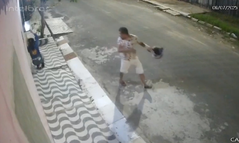 Revoltante: mulher é brutalmente espancada com golpes de capacete em Parintins; veja vídeo