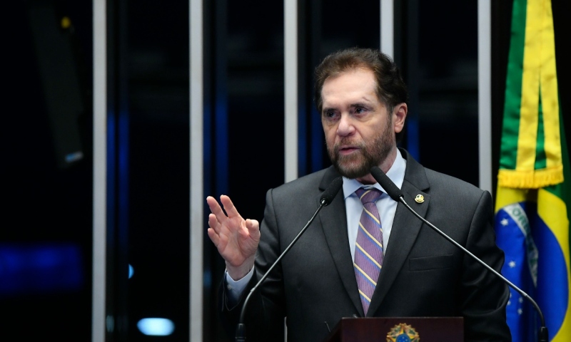 Senador Plínio Valério denuncia ONGs que receberam recursos milionários no governo Lula