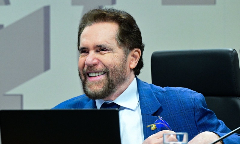 Senado aprova projeto de Plínio Valério que prevê rastreamento de câncer de mama no SUS; veja vídeo