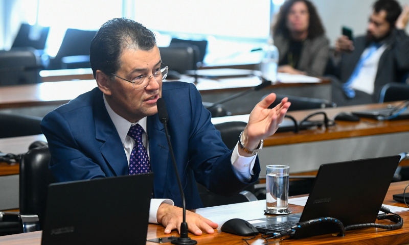 “Influência na construção dos debates”: senador Eduardo Braga é escolhido uma das ‘100 Cabeças do Congresso Nacional’
