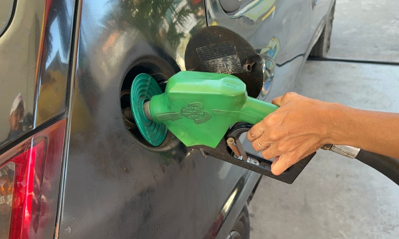 Gasolina tem leve redução e chega a R$ 6,99 em alguns postos de Manaus