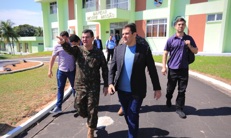 Prefeito em exercício Renato Junior participa de diálogo estratégico com o Exército para a criação de instituto de pesquisas na Amazônia