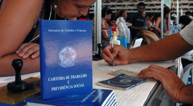 Estagiário, engenheiro e garçom: 204 vagas de emprego estão disponíveis no Amazonas; confira