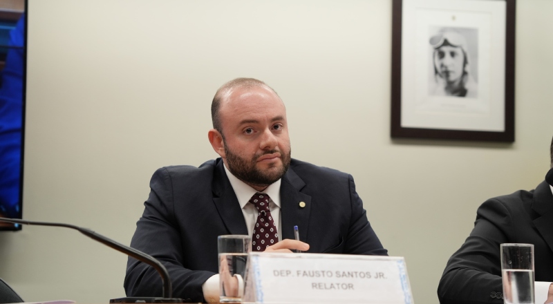 Fausto Jr. suspende mandato de André Janones por 90 dias