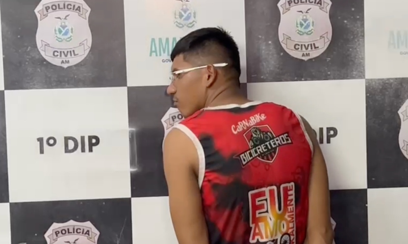 Rocam Motos faz varredura no Centro de Manaus e prende traficante disfarçado de carregador de fruta; veja vídeos