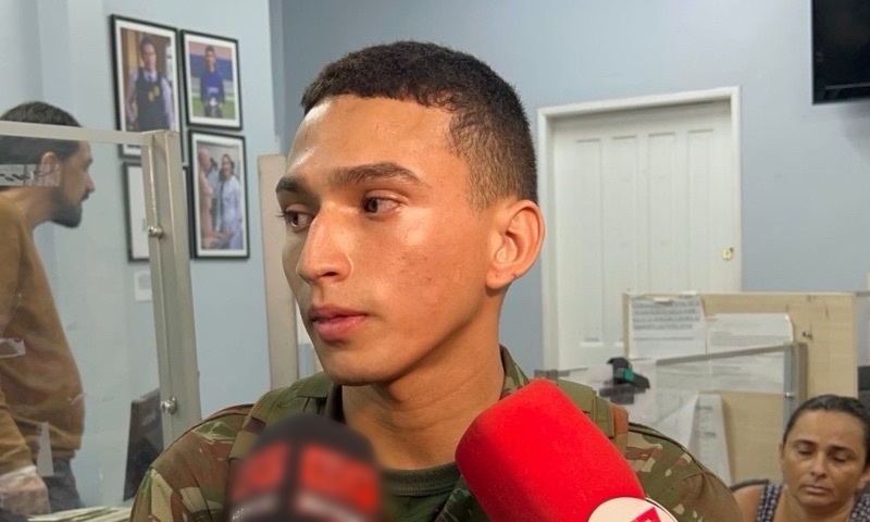 Soldado do exército reage a assalto e ‘quebra a cara’ de ladrão em Manaus; veja vídeo