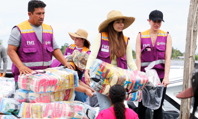 Prefeitura de Manaus atende comunidades ribeirinhas com logística fluvial na nova fase da operação ‘Cheia 2025’